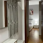 One-bedroom Near U.s. Embassy アパート *