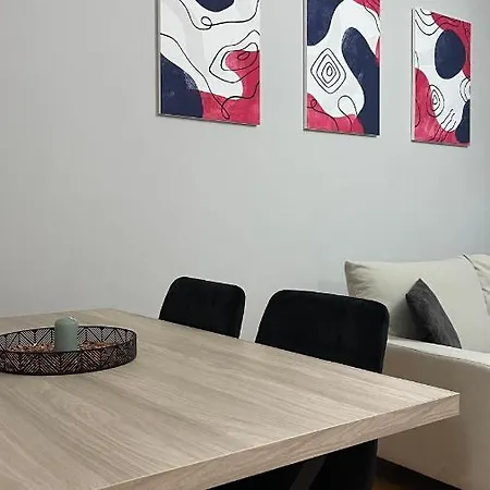 One-bedroom Near U.s. Embassy アパート