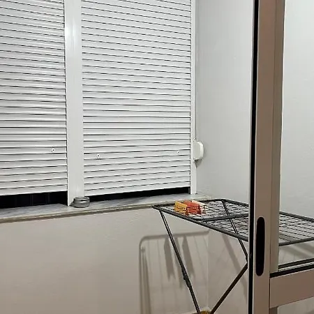 One-bedroom Near U.s. Embassy 티라나