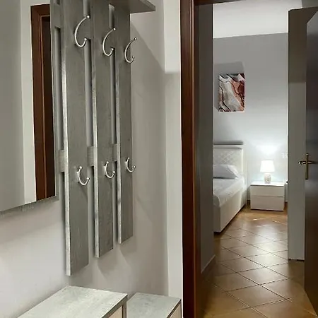 One-bedroom Near U.s. Embassy Apartment *