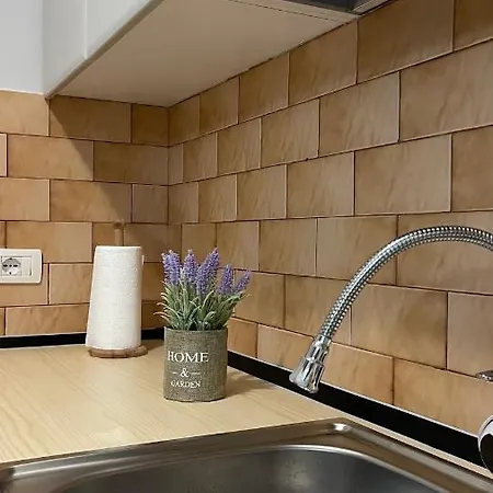 One-bedroom Near U.s. Embassy 티라나